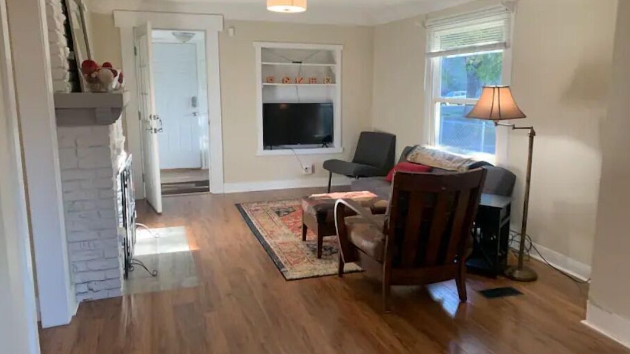 Photo of Livingroom in South Perry District