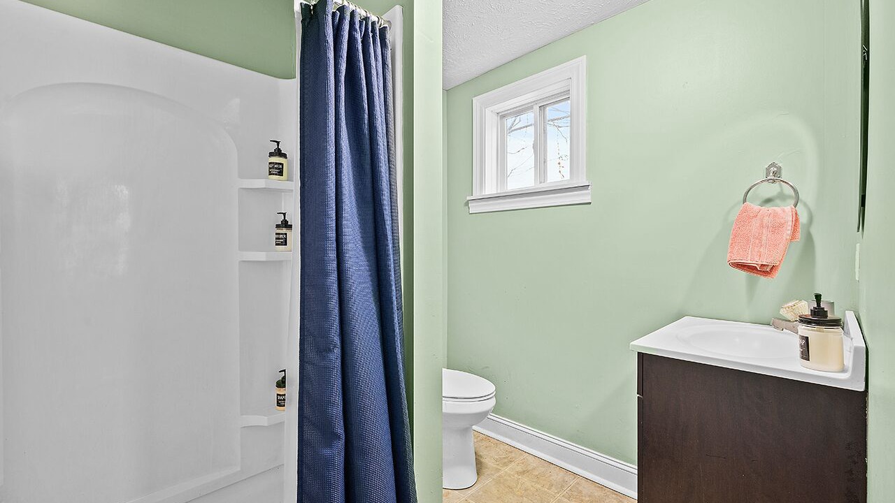 Photo of Bathroom in Detroit - Shoreway