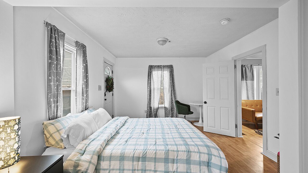 Photo of Bedroom in Detroit - Shoreway