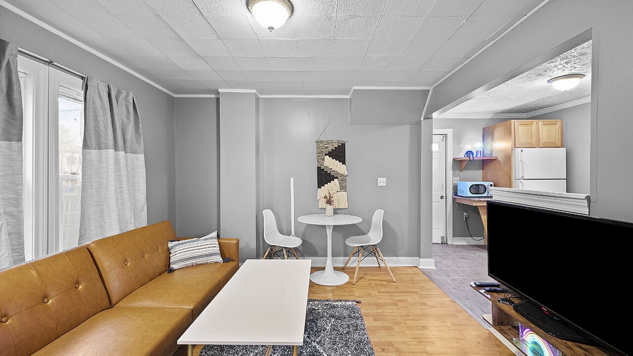 Photo of Livingroom in Detroit - Shoreway