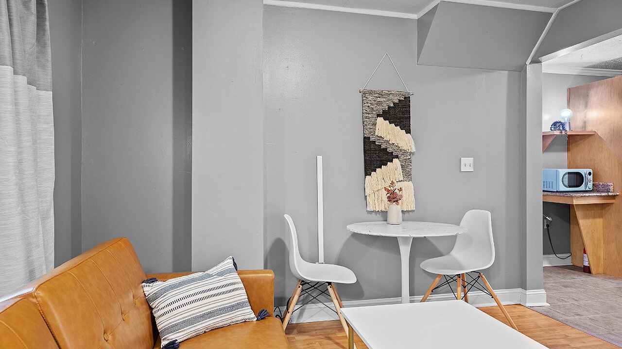 Photo of Livingroom in Detroit - Shoreway