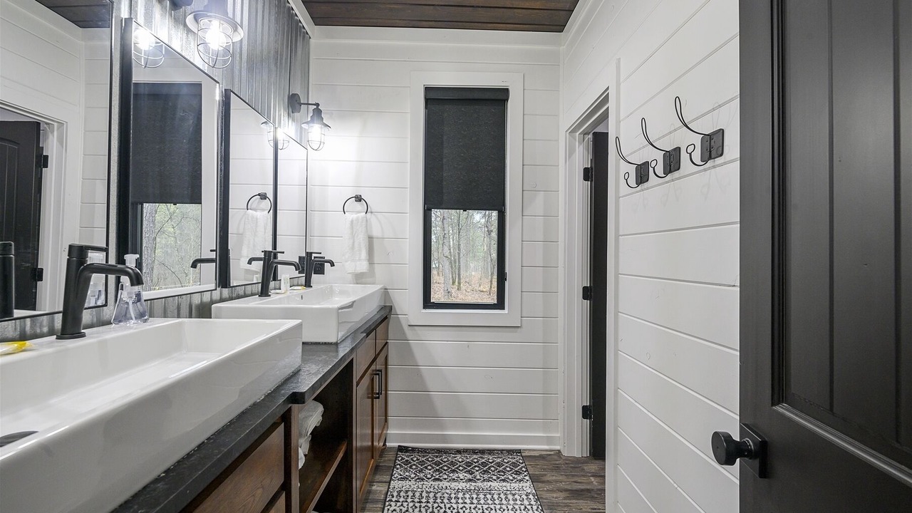 Photo of Bathroom in Broken Bow