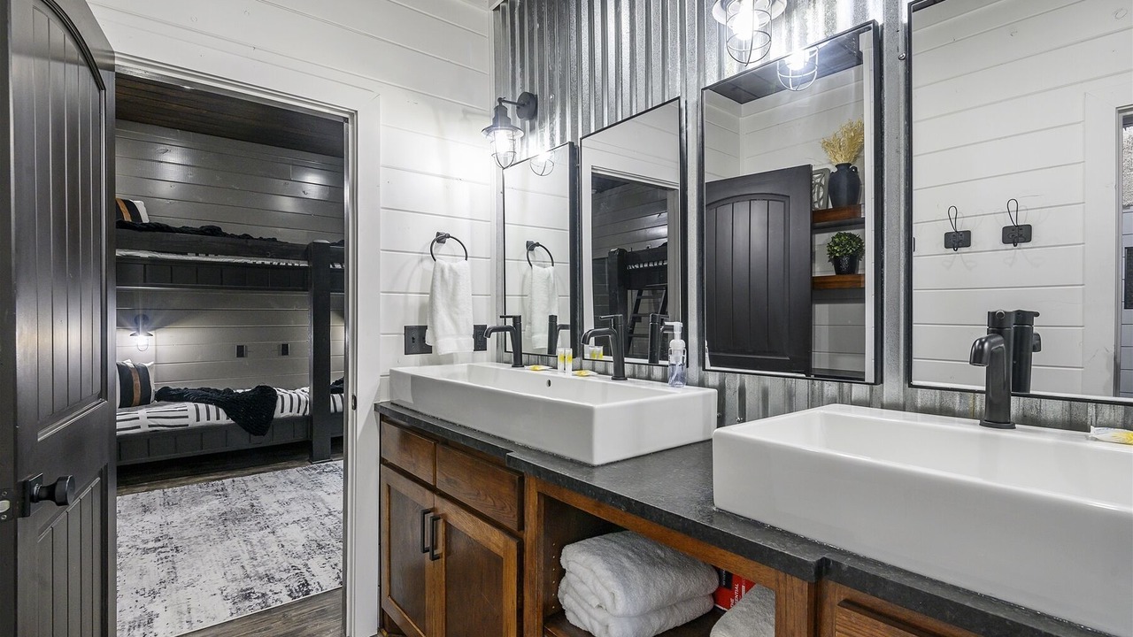 Photo of Bathroom in Broken Bow