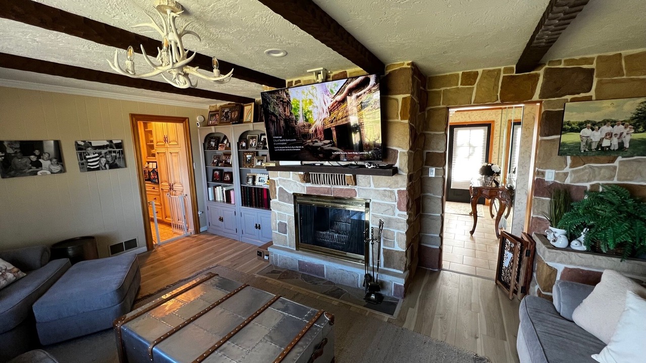 Photo of Livingroom in Ohioville