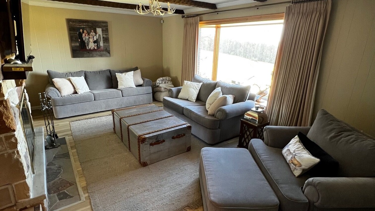 Photo of Livingroom in Ohioville