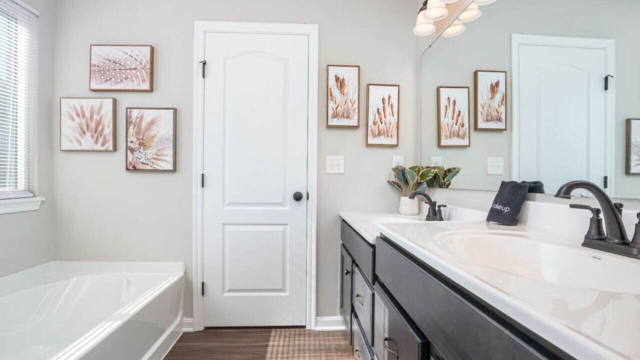 Photo of Bathroom in Morrow