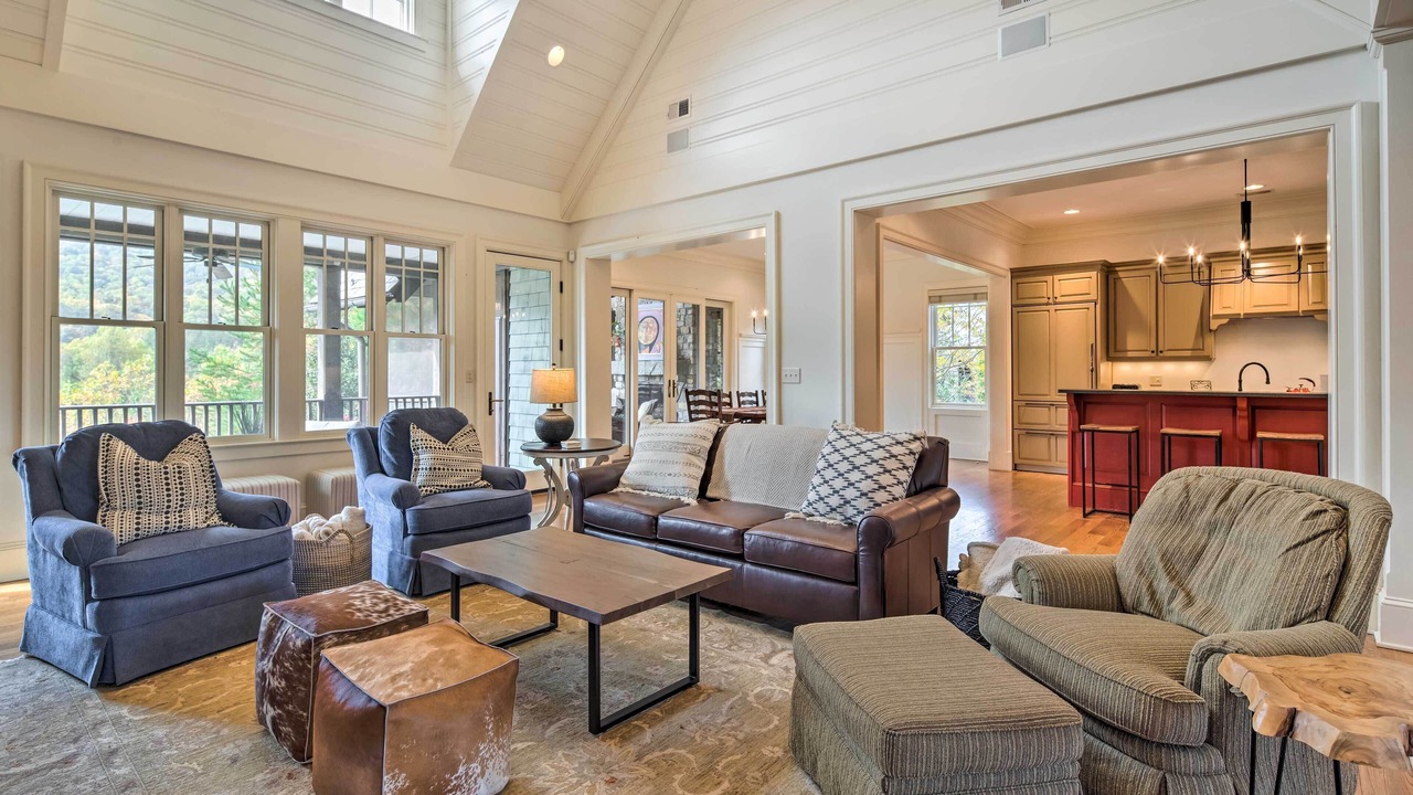 Photo of Livingroom in Mill Spring
