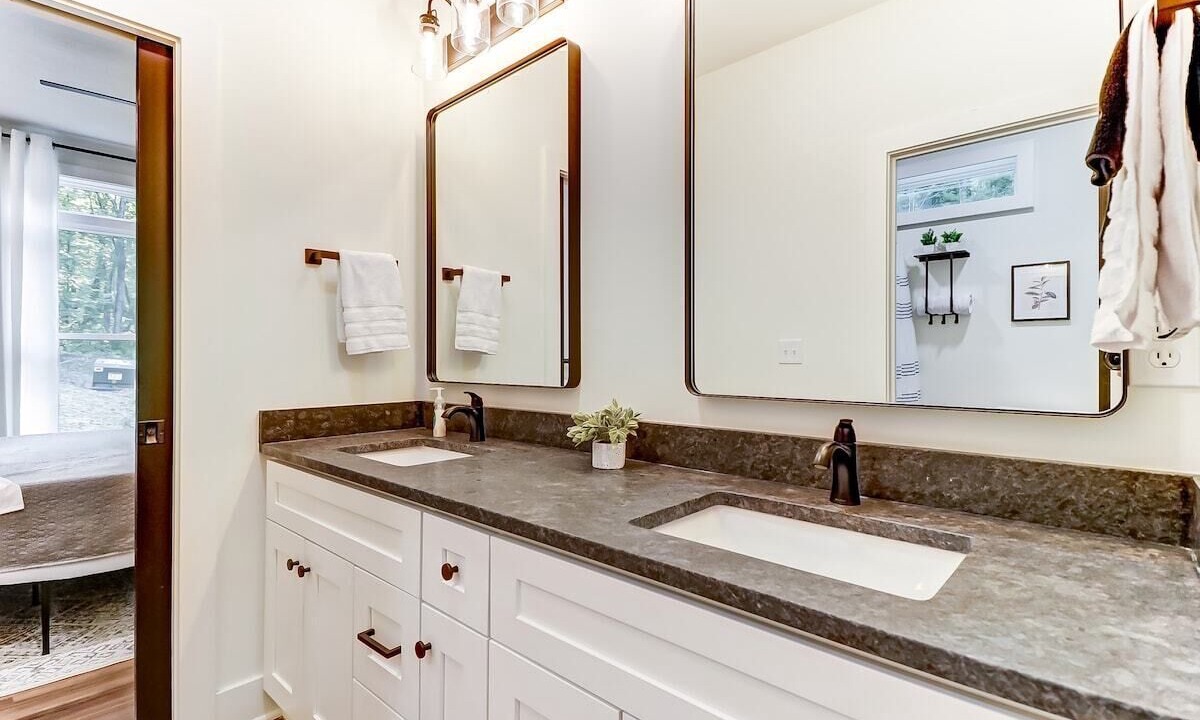 Photo of Bathroom in Logan