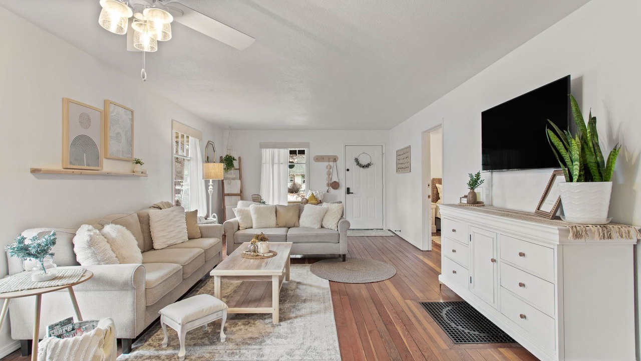 Photo of Livingroom in Garden District