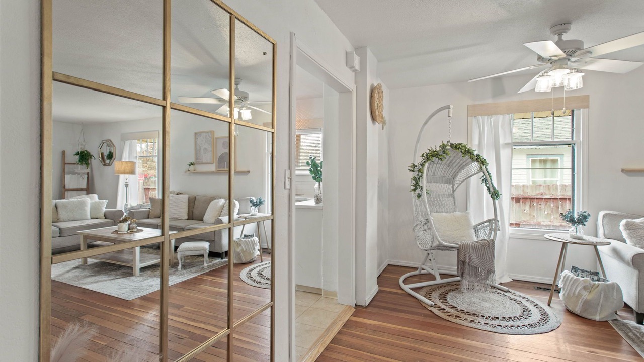 Photo of Livingroom in Garden District