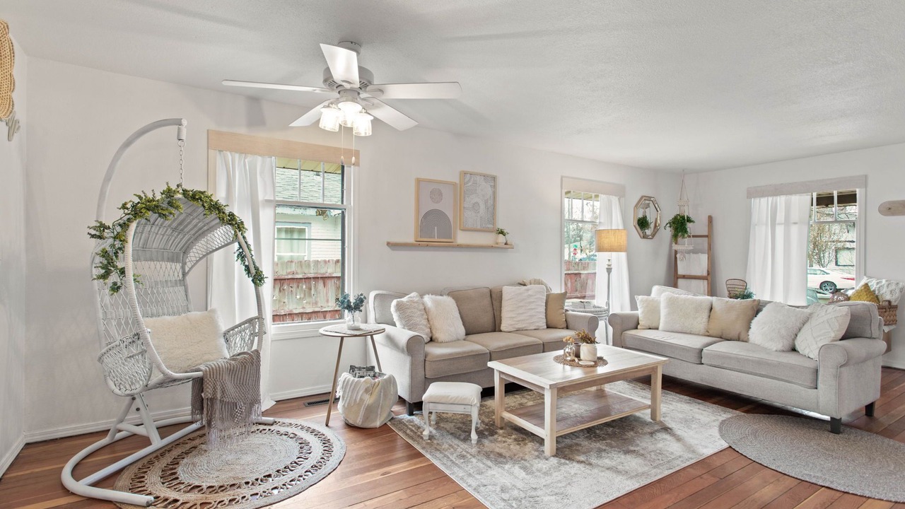 Photo of Livingroom in Garden District