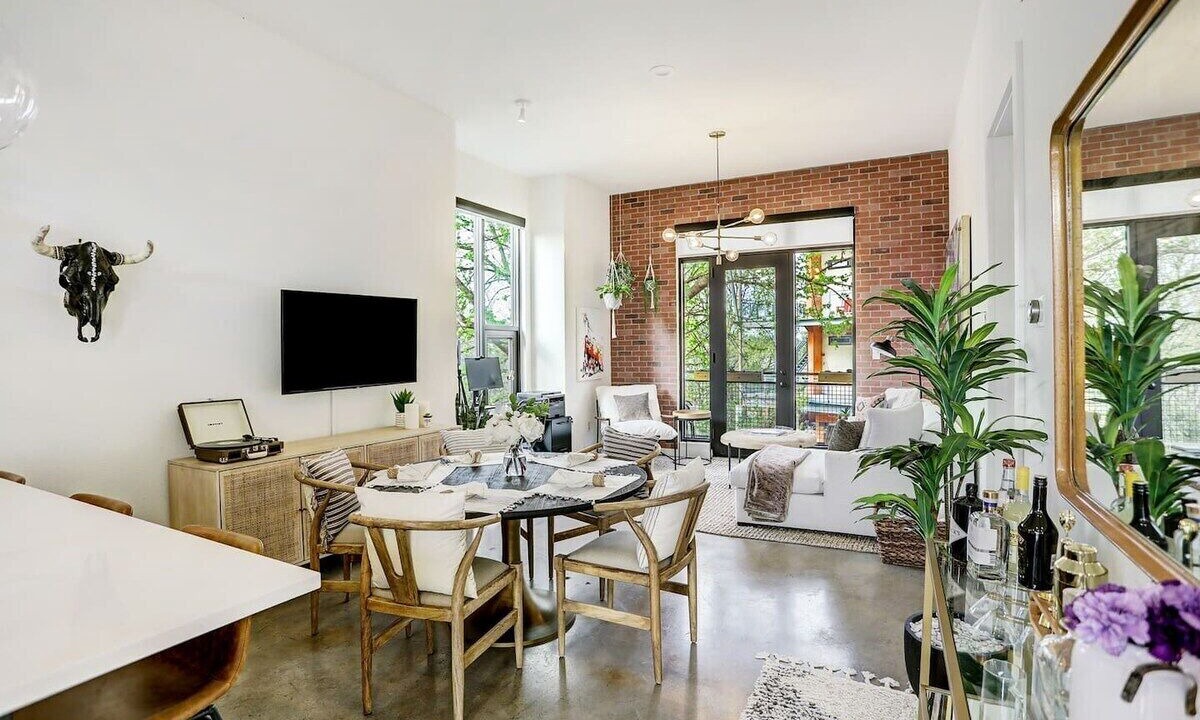 Photo of Livingroom in South Lamar