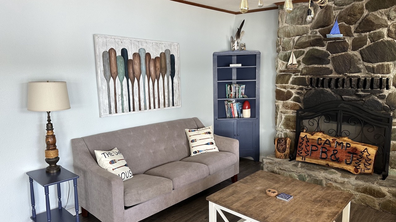 Photo of Livingroom in Grapeview