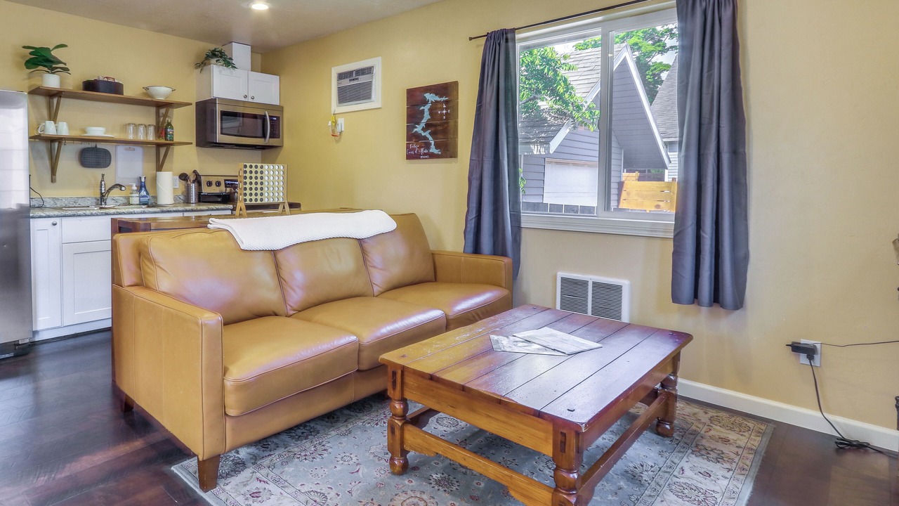 Photo of Livingroom in Garden District