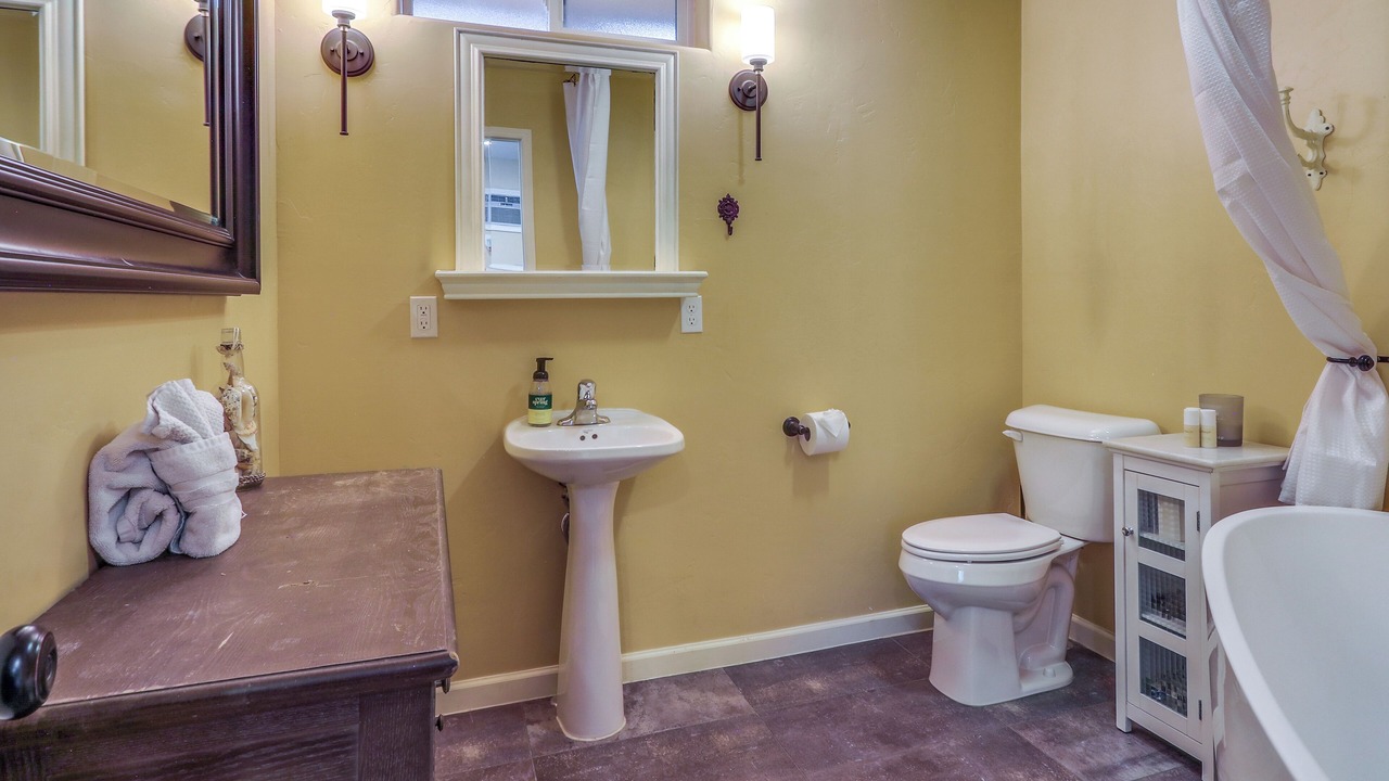 Photo of Bathroom in Garden District