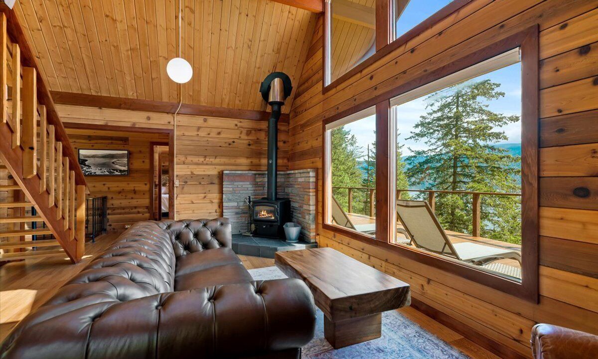 Photo of Livingroom in Bayview