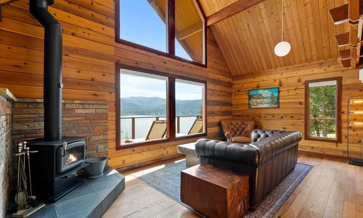 Photo of Livingroom in Bayview
