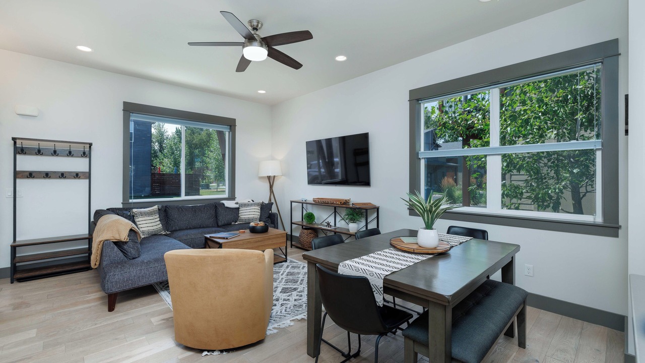 Photo of Livingroom in Four Corners