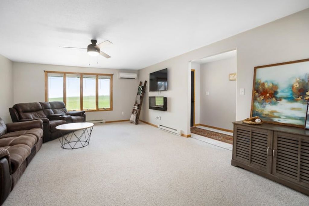 Photo of Livingroom in McLean County