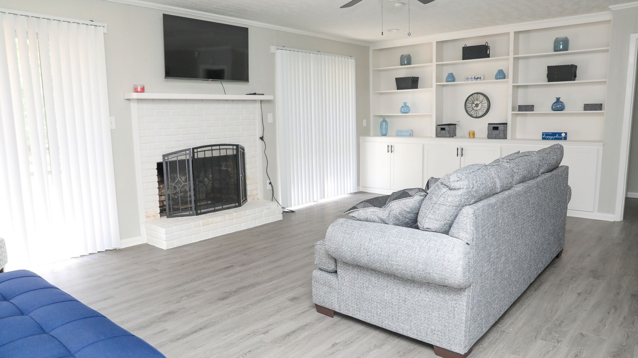 Photo of Livingroom in Tougaloo