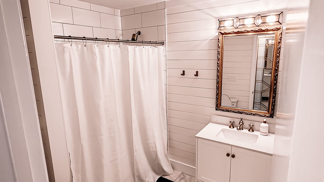 Photo of Bathroom in Bowling Green