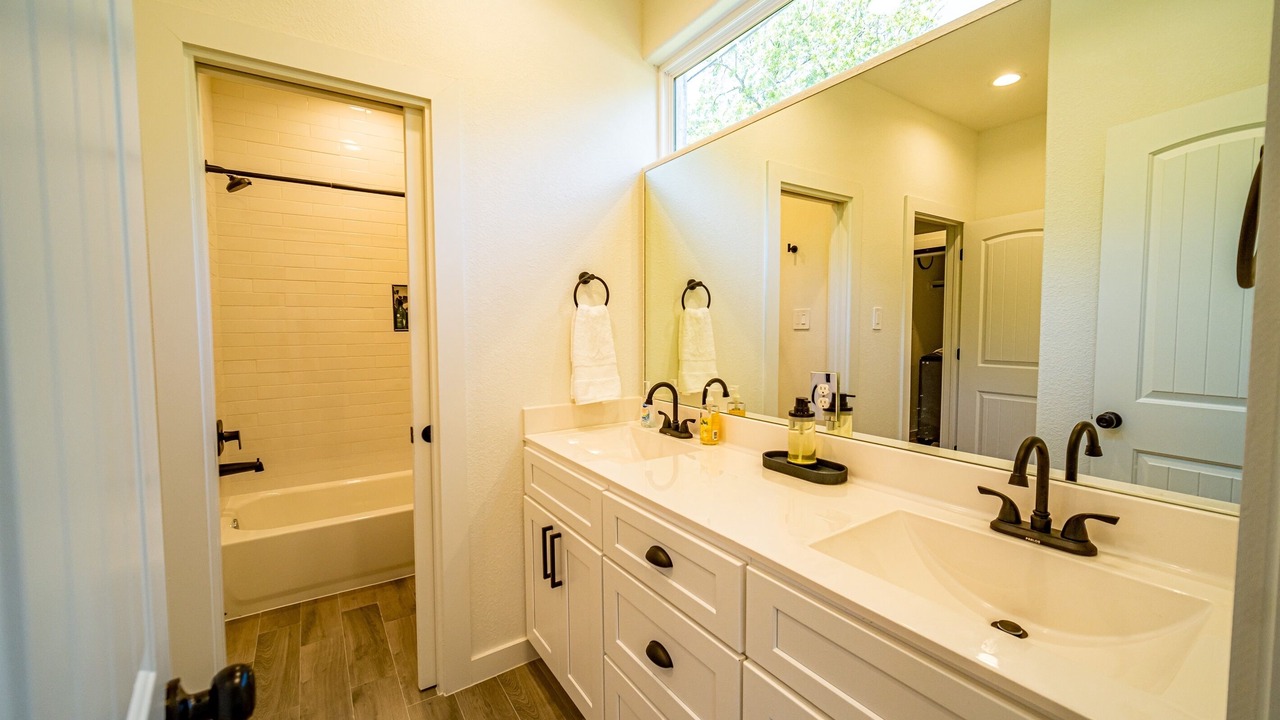Photo of Bathroom in Foster Place