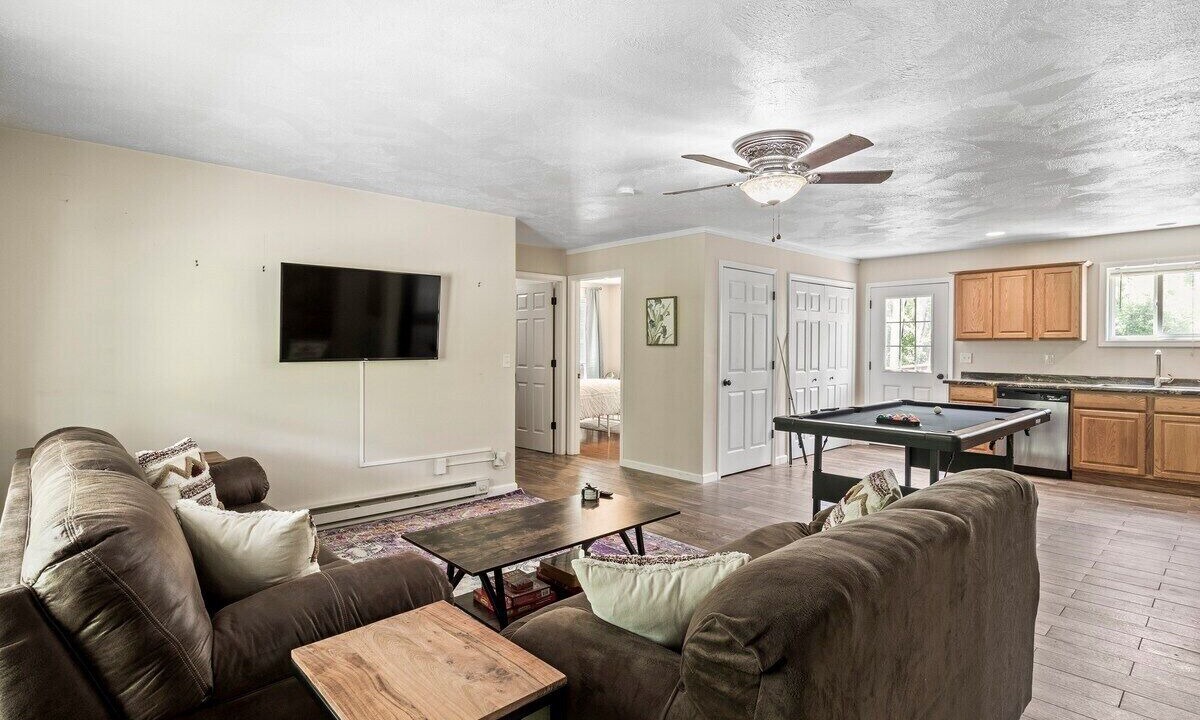 Photo of Livingroom in Lansing