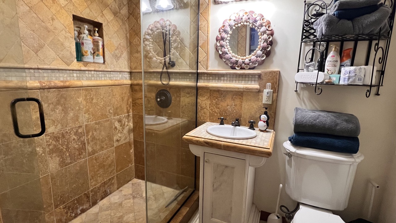Photo of Bathroom in Peninsula