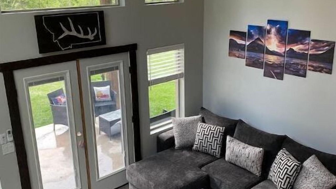 Photo of Livingroom in Martin City