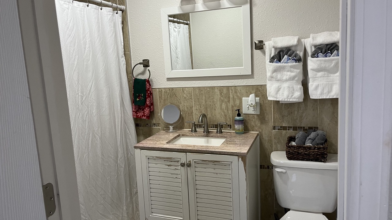 Photo of Bathroom in Babe Denny