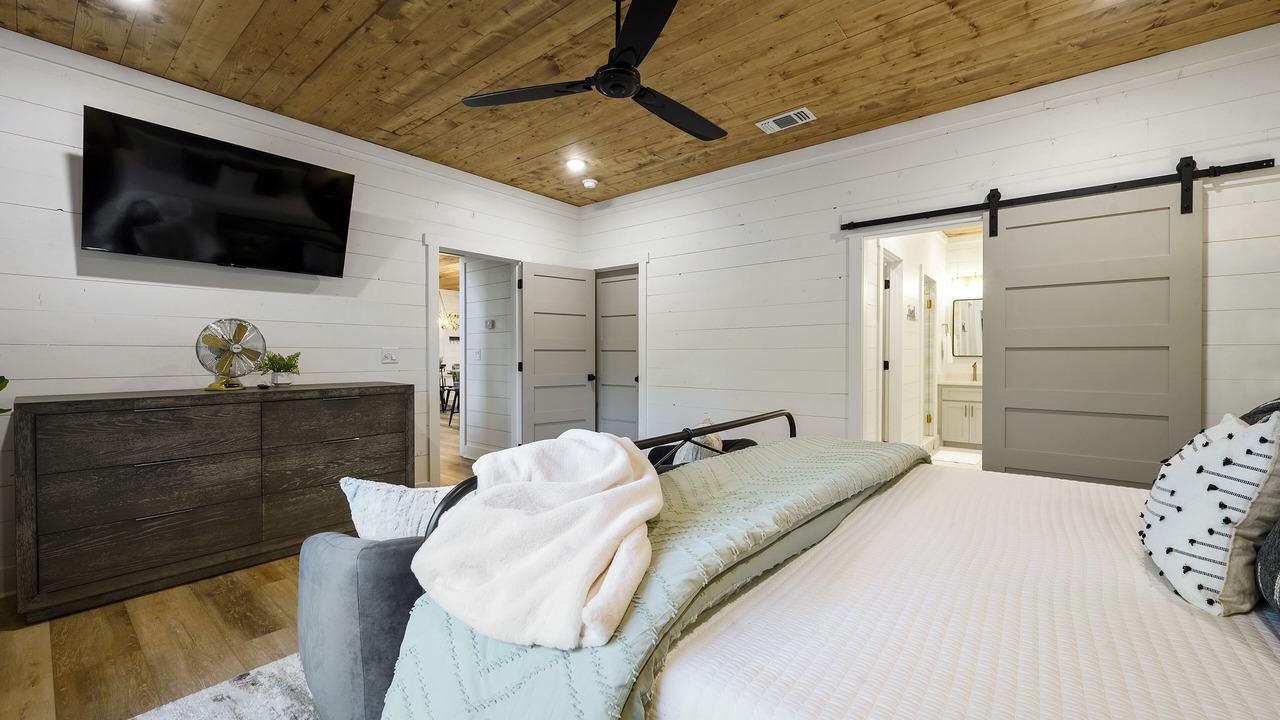 Photo of Bedroom in Broken Bow