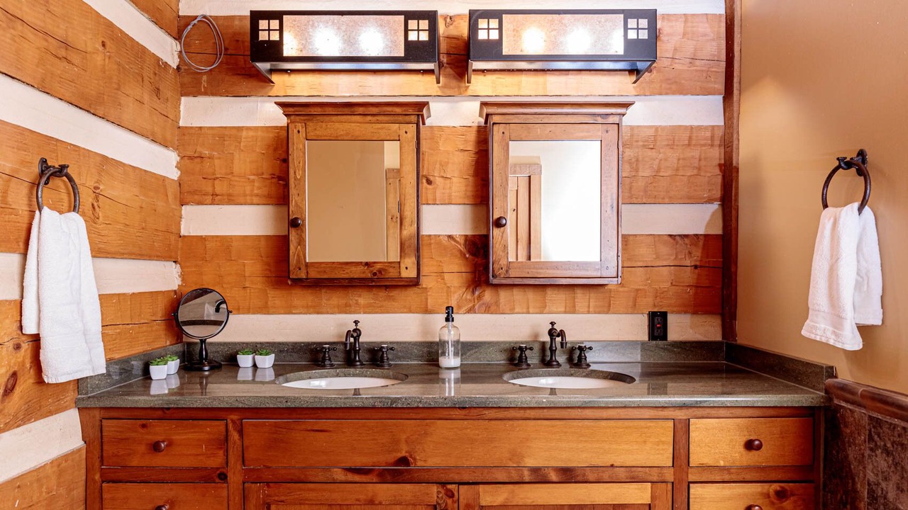 Photo of Bathroom in Gap