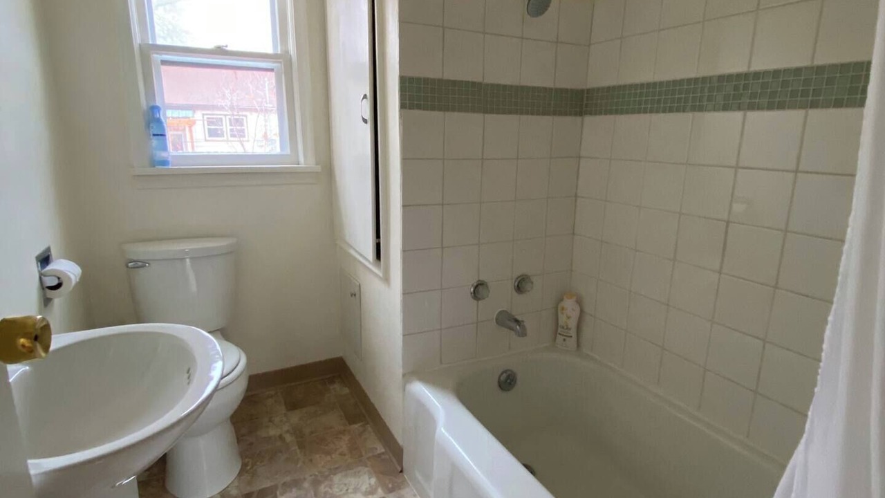 Photo of Bathroom in Franklin to the Fort