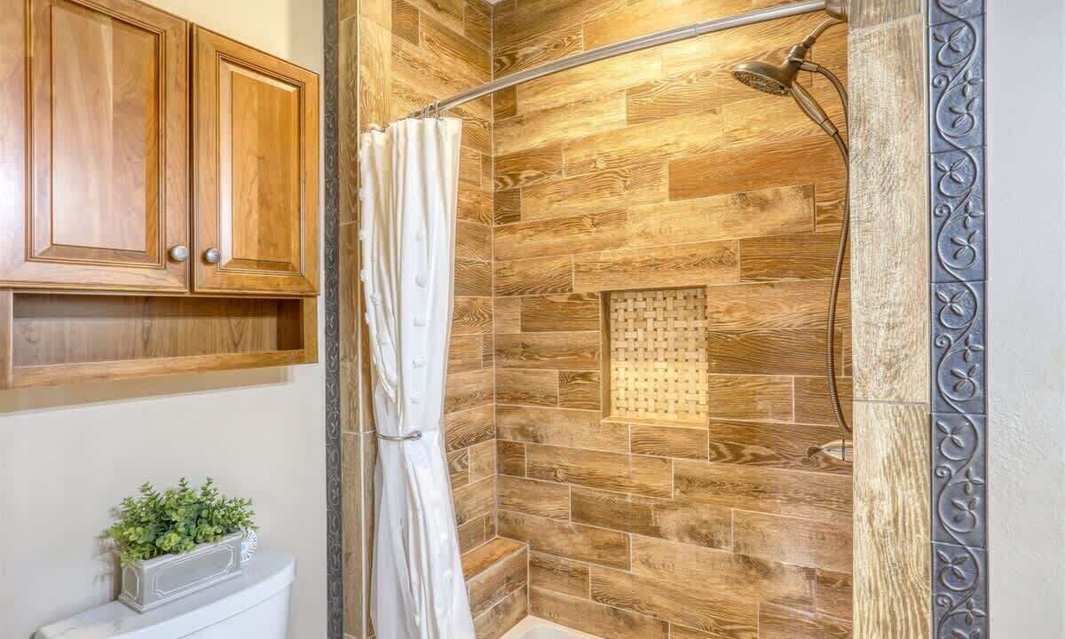 Photo of Bathroom in Colonial Pine Hills