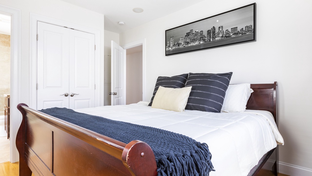 Photo of Bedroom in Columbus Park - Andrew Square