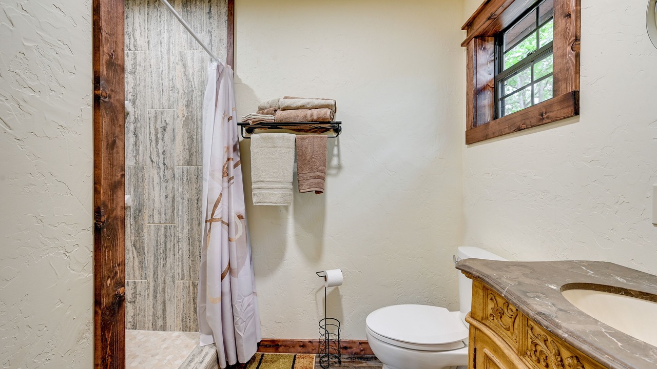 Photo of Bathroom in Broken Bow