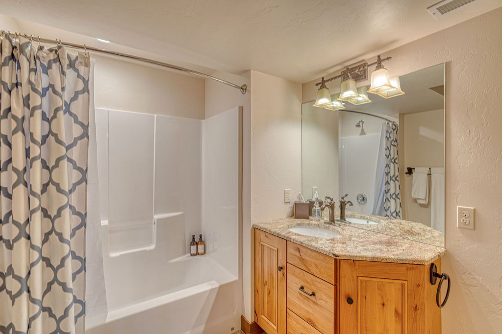 Photo of Bathroom in Lakeside