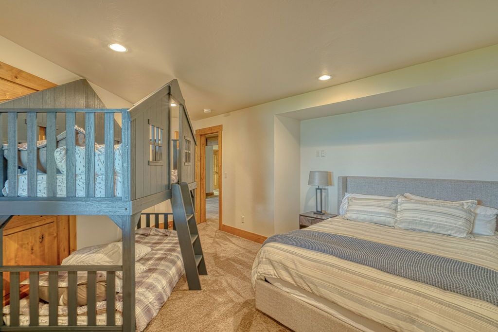 Photo of Bedroom in Lakeside