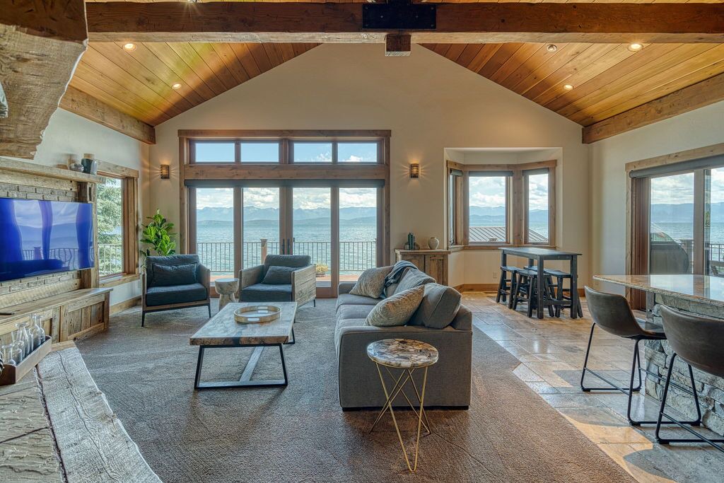 Photo of Livingroom in Lakeside