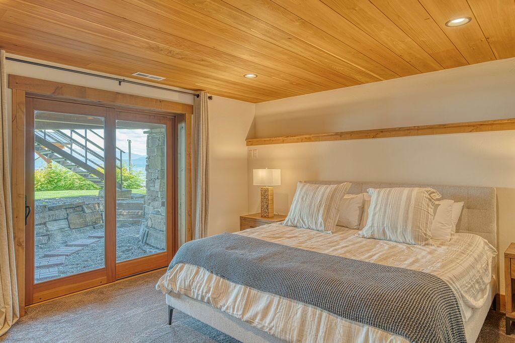 Photo of Bedroom in Lakeside
