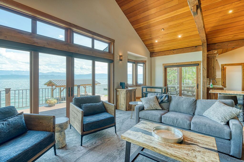 Photo of Livingroom in Lakeside