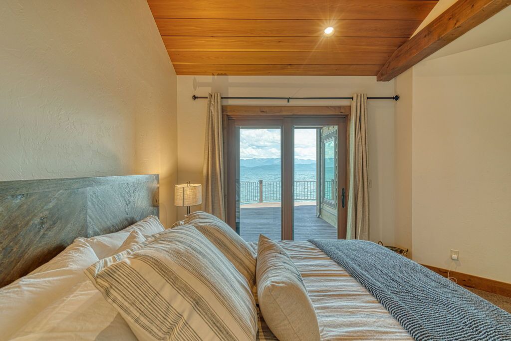 Photo of Bedroom in Lakeside