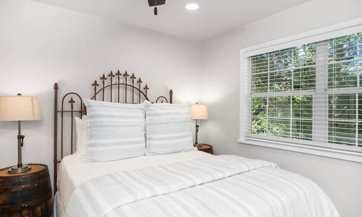 Photo of Bedroom in Stonewall