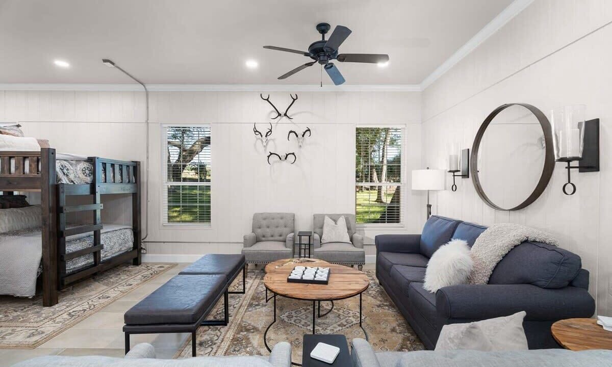 Photo of Livingroom in Stonewall
