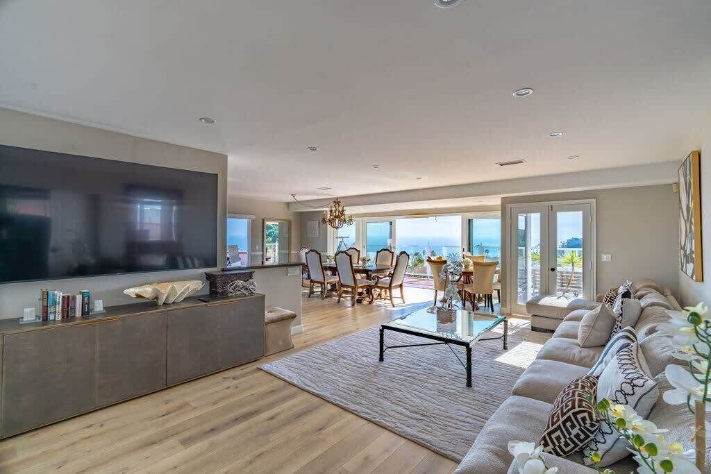 Photo of Livingroom in La Jolla Mesa