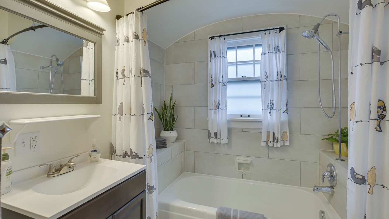 Photo of Bathroom in Glendive