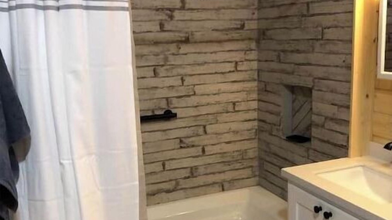 Photo of Bathroom in Saddlestring
