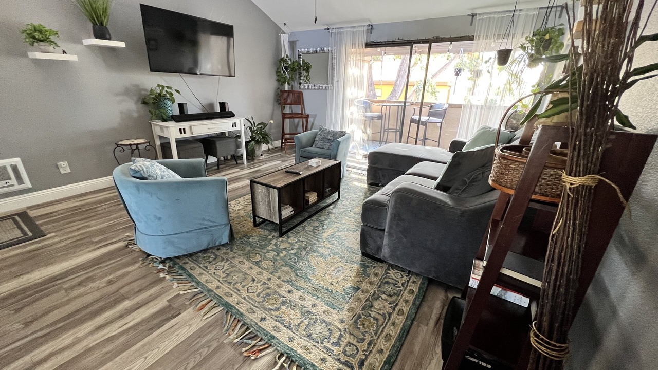 Photo of Livingroom in University City
