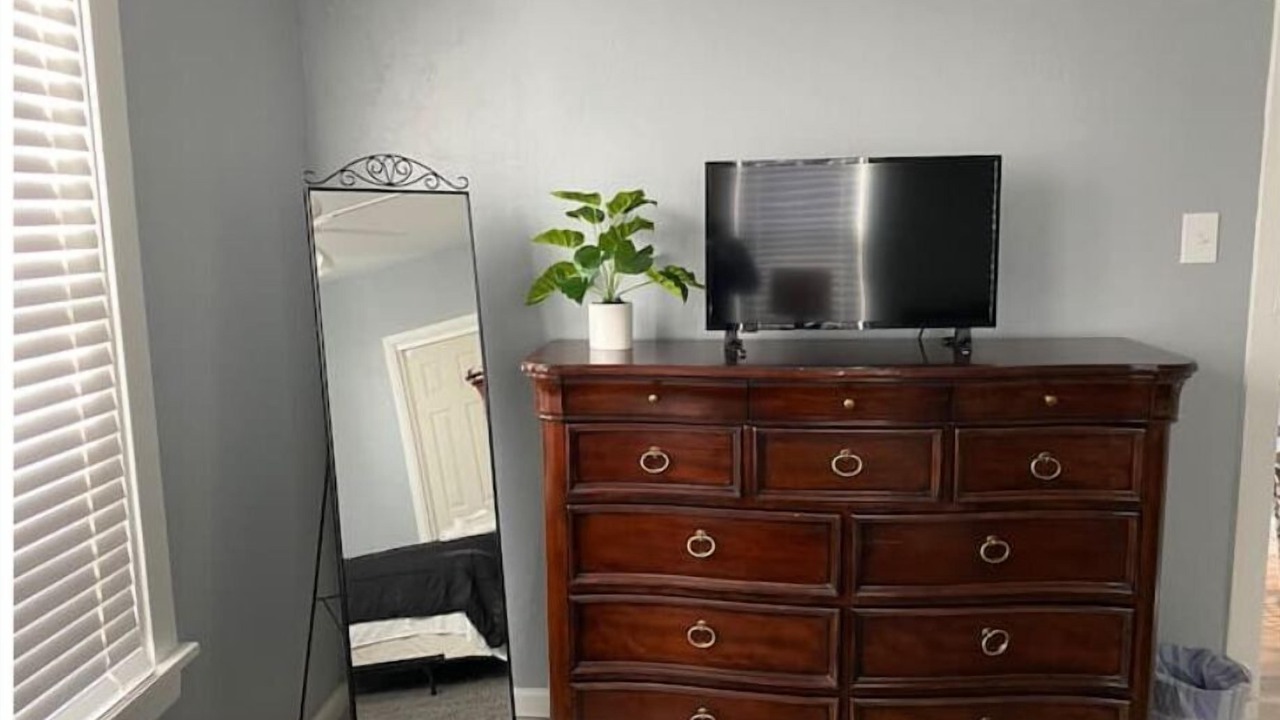 Photo of Bedroom in Lincoln-Lemington-Belmar