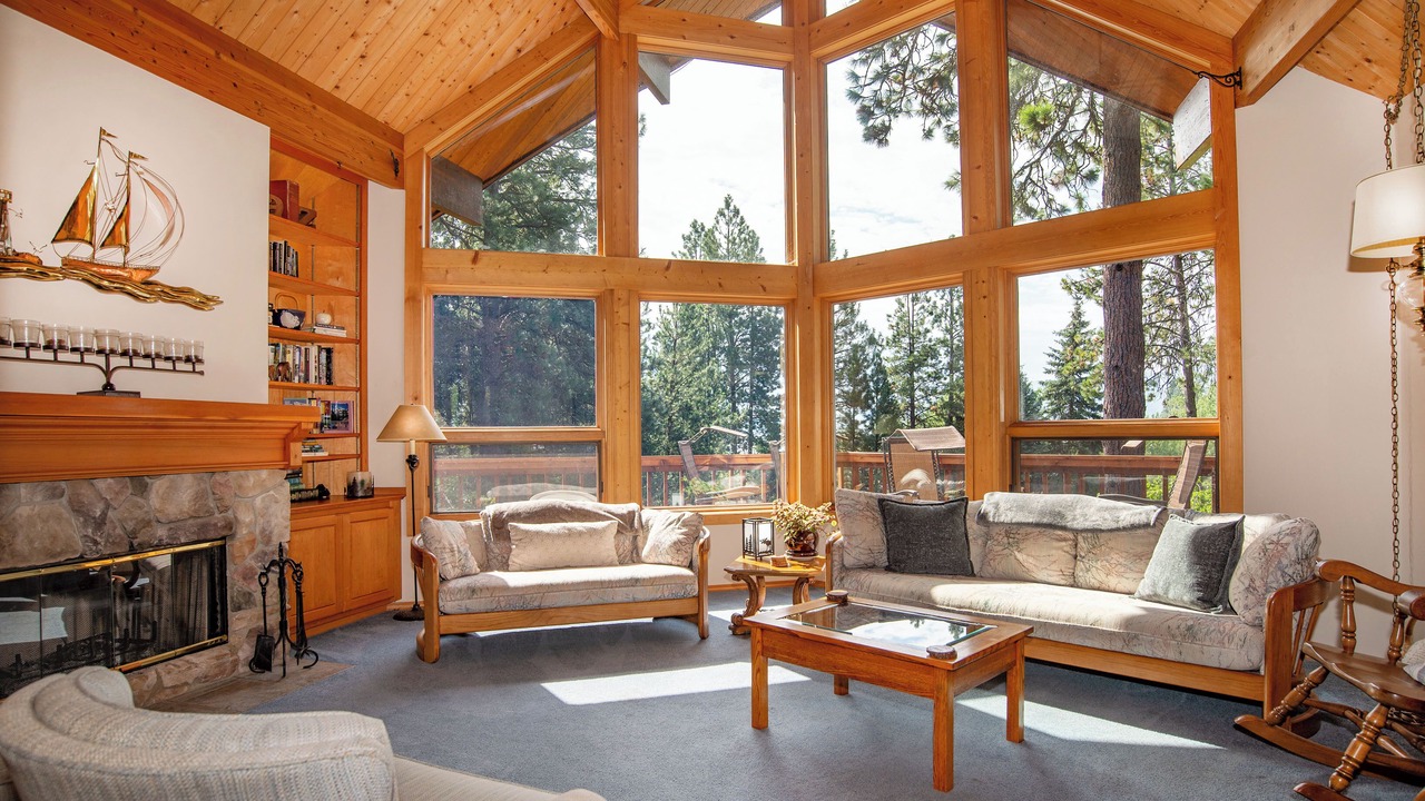 Photo of Livingroom in Sandpoint